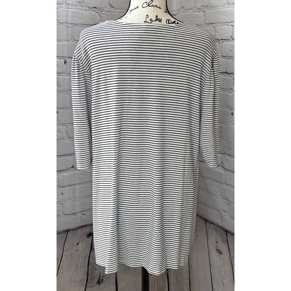 Chico's Women’s Striped V-Neck Tunic Top (Size XXL) - Picture 4 of 7